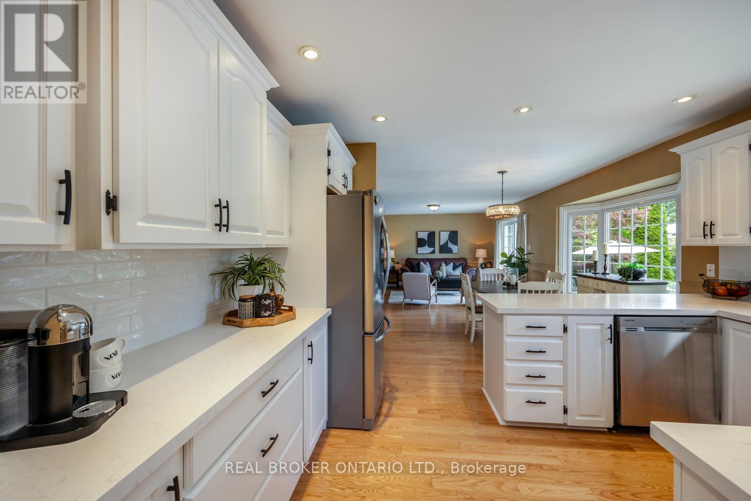 10 Brownsville Court, Clarington, Ontario  L1B 0L6 - Photo 9 - E12276634