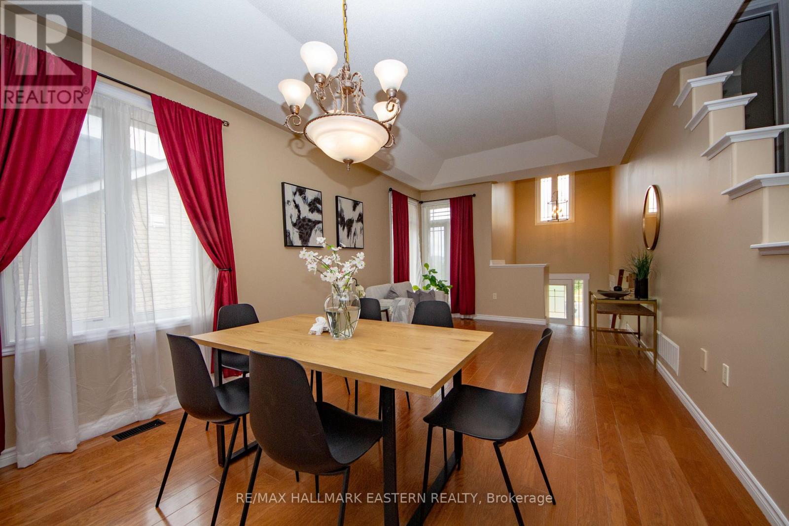 1568 Ireland Drive, Peterborough West (North), Ontario  K9K 2T2 - Photo 4 - X12276669
