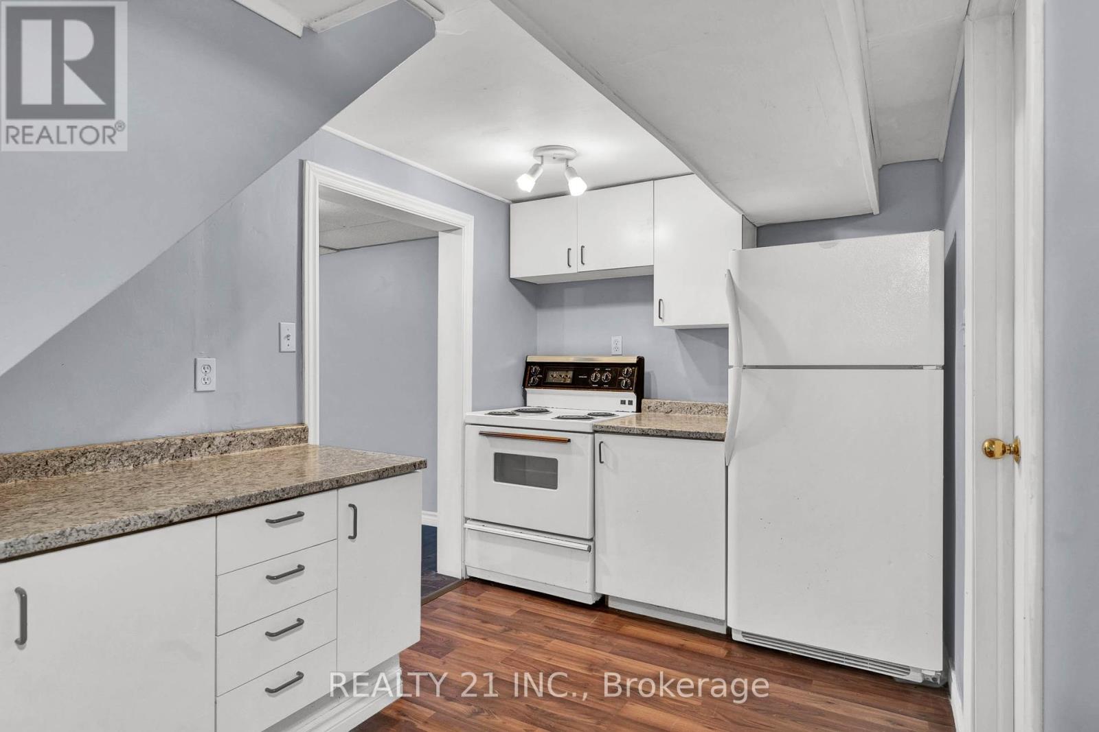 160 Elizabeth Avenue, Peterborough North (South), Ontario  K9H 5E3 - Photo 11 - X12276595