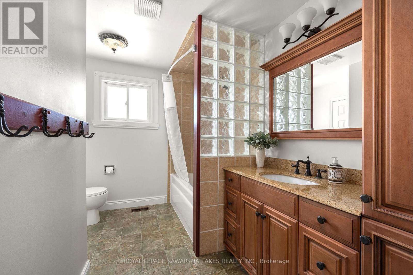 375 Snug Harbour Road, Kawartha Lakes (Fenelon), Ontario  K9V 4R6 - Photo 28 - X12276905