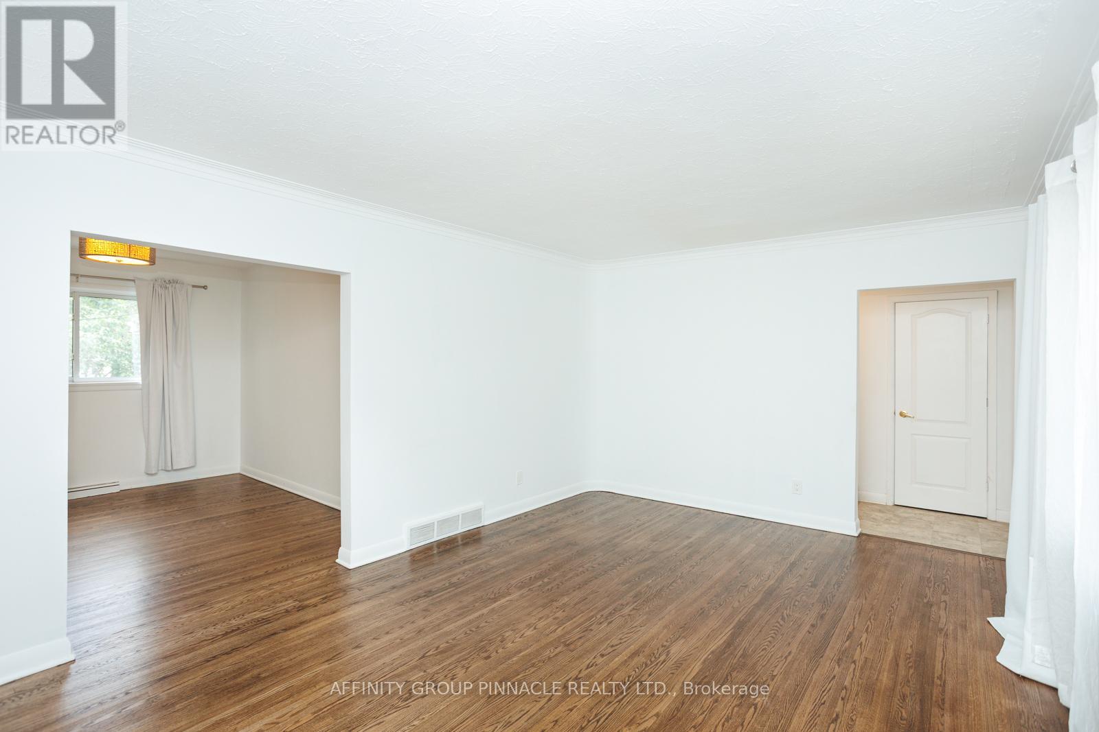 22 Sunset Court, Kawartha Lakes (Lindsay), Ontario  K9V 2S1 - Photo 10 - X12276934