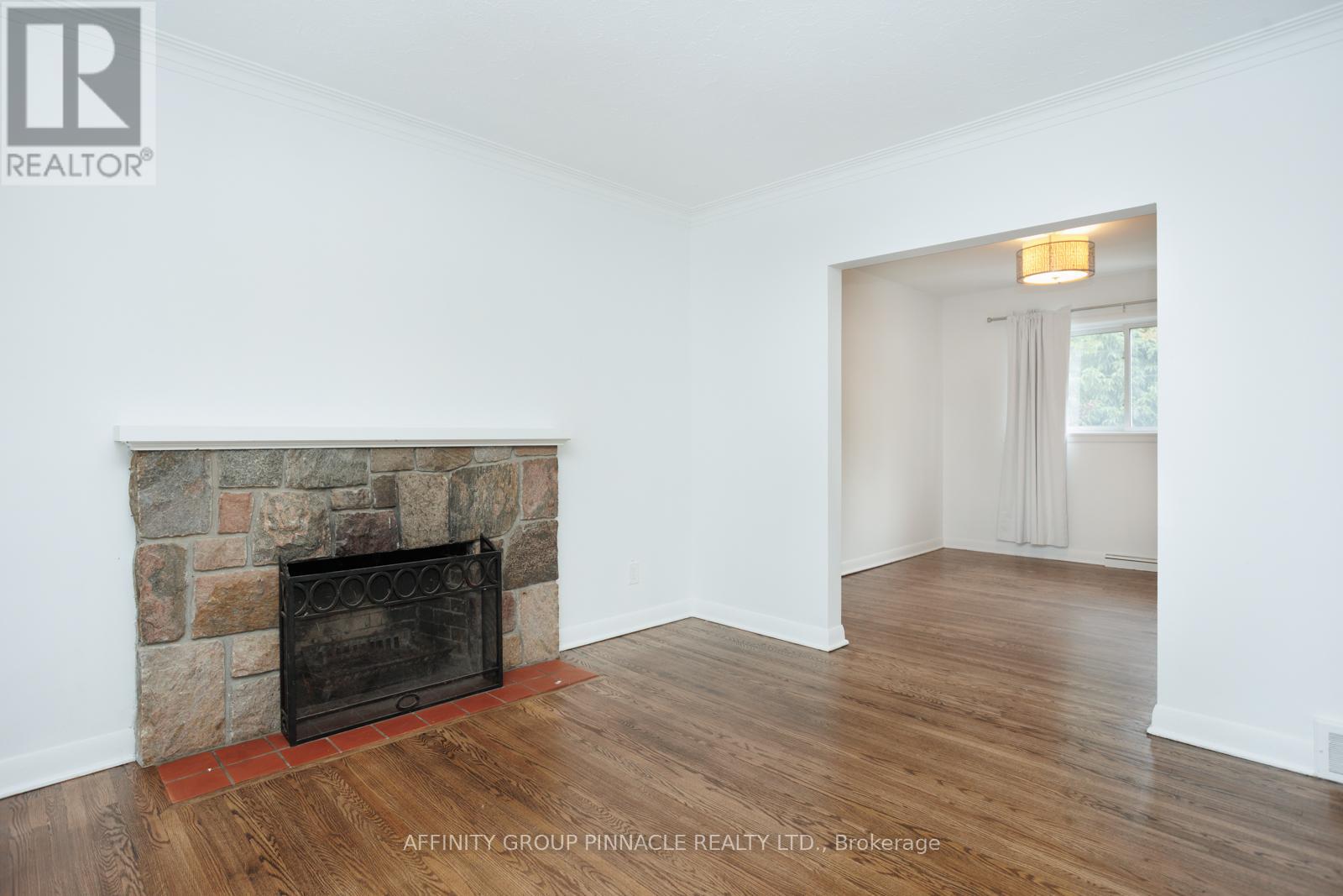 22 Sunset Court, Kawartha Lakes (Lindsay), Ontario  K9V 2S1 - Photo 11 - X12276934