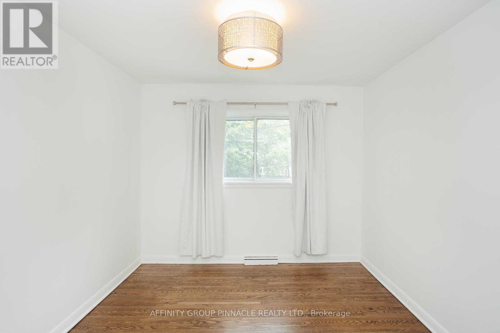 22 Sunset Court, Kawartha Lakes (Lindsay), Ontario  K9V 2S1 - Photo 12 - X12276934