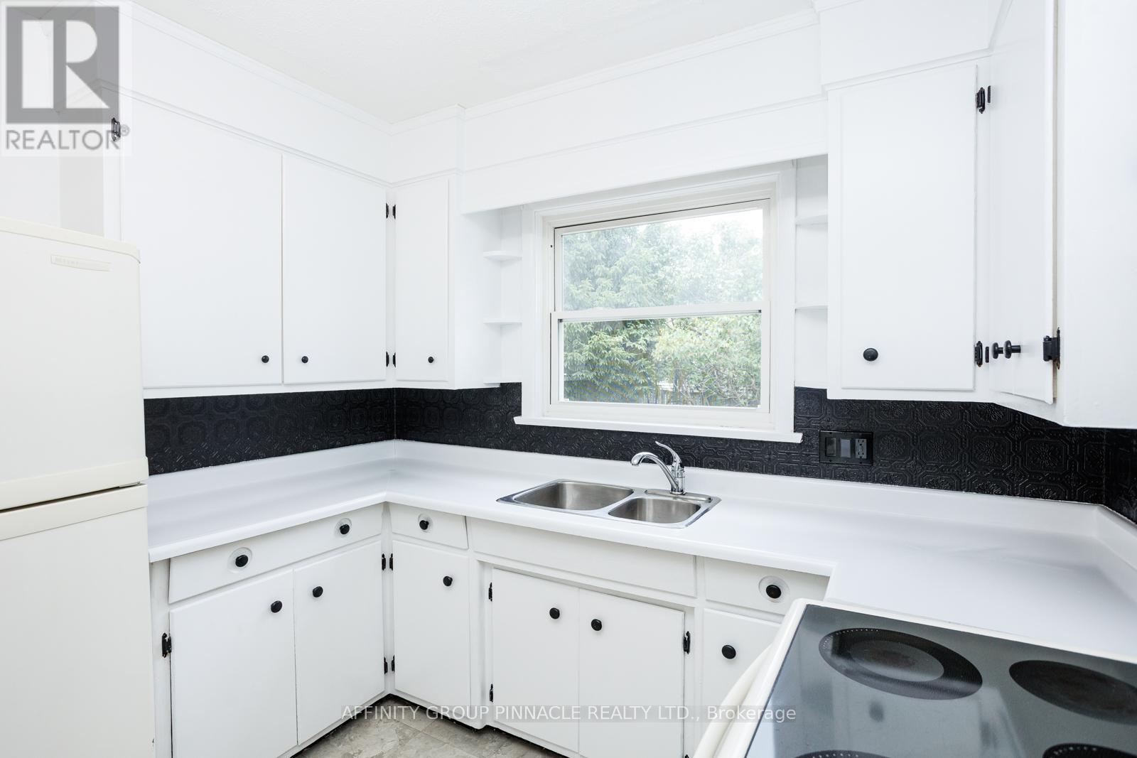 22 Sunset Court, Kawartha Lakes (Lindsay), Ontario  K9V 2S1 - Photo 19 - X12276934