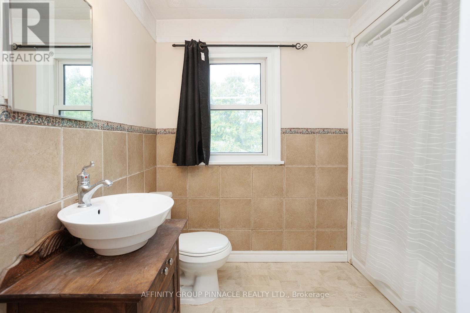 22 Sunset Court, Kawartha Lakes (Lindsay), Ontario  K9V 2S1 - Photo 21 - X12276934