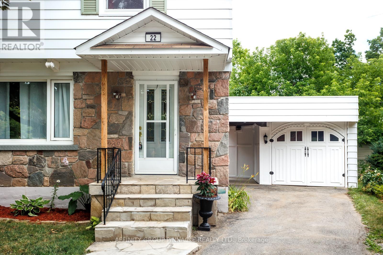 22 Sunset Court, Kawartha Lakes (Lindsay), Ontario  K9V 2S1 - Photo 4 - X12276934