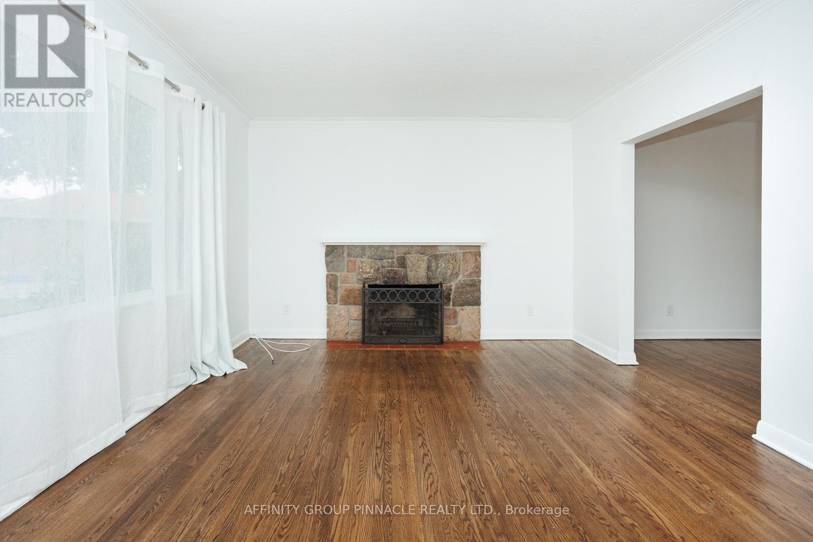 22 Sunset Court, Kawartha Lakes (Lindsay), Ontario  K9V 2S1 - Photo 6 - X12276934