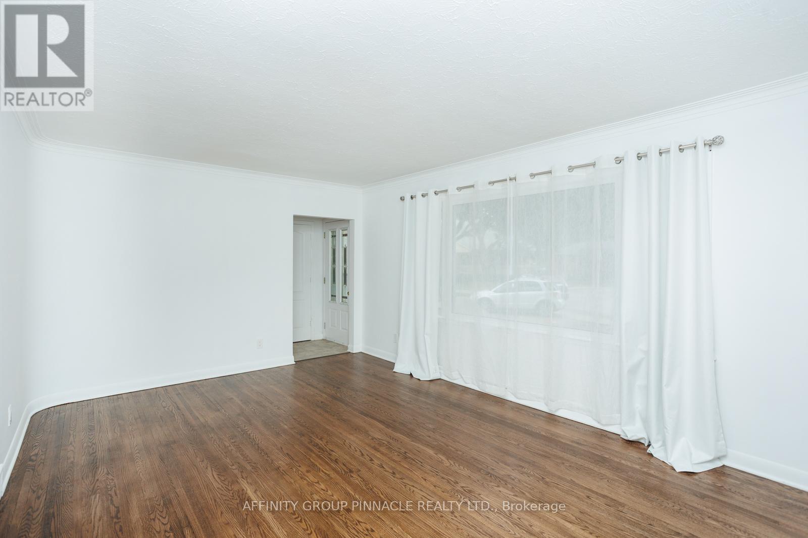 22 Sunset Court, Kawartha Lakes (Lindsay), Ontario  K9V 2S1 - Photo 9 - X12276934