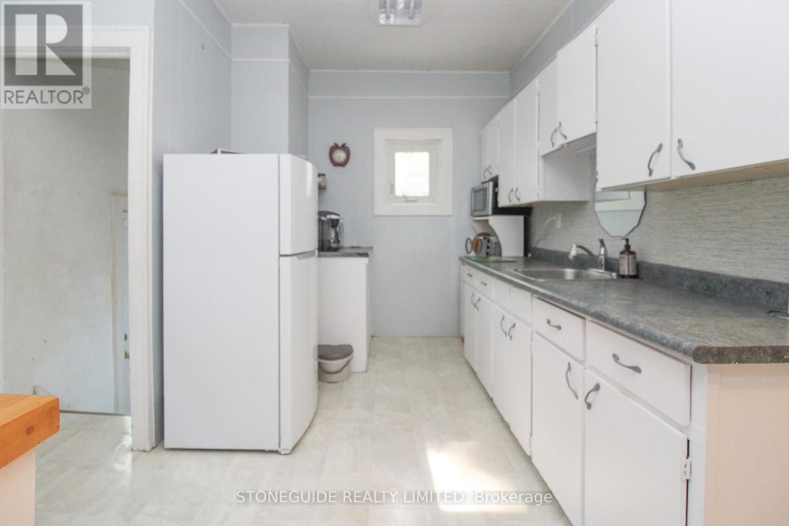 651 Aylmer Street, Peterborough Central (North), Ontario  K9H 3X3 - Photo 11 - X12277022