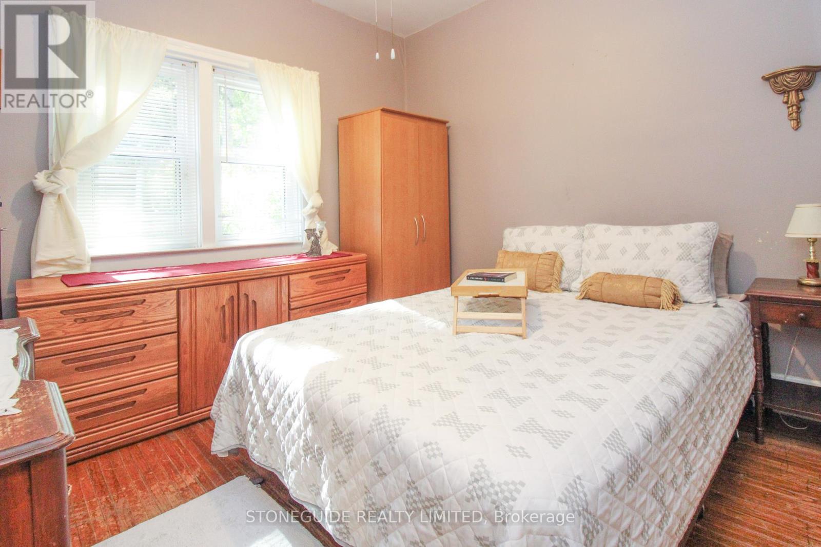 651 Aylmer Street, Peterborough Central (North), Ontario  K9H 3X3 - Photo 13 - X12277022