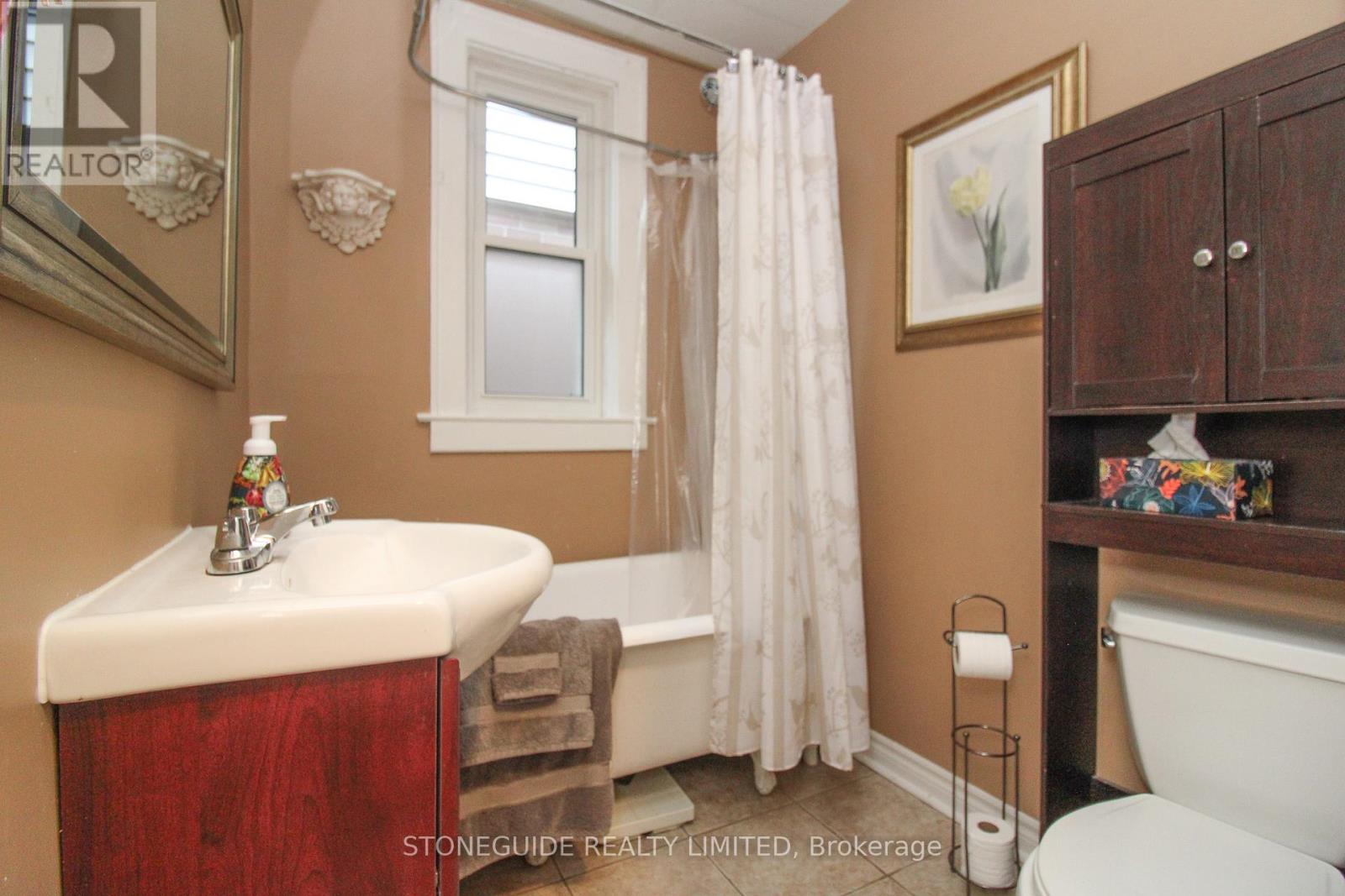 651 Aylmer Street, Peterborough Central (North), Ontario  K9H 3X3 - Photo 14 - X12277022
