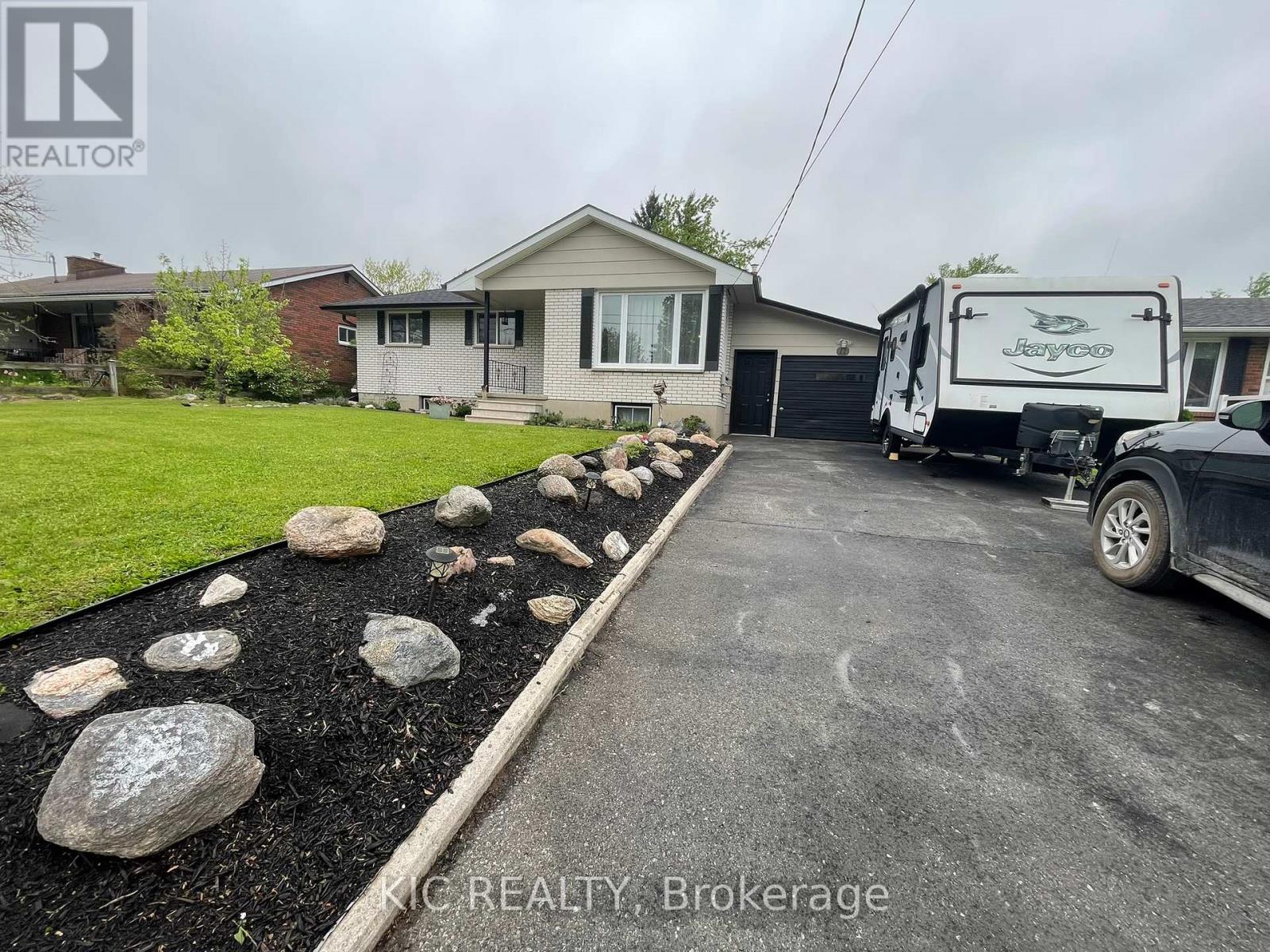 11 Mclean Avenue, Havelock-Belmont-Methuen (Havelock), Ontario  K0L 1Z0 - Photo 1 - X12277435