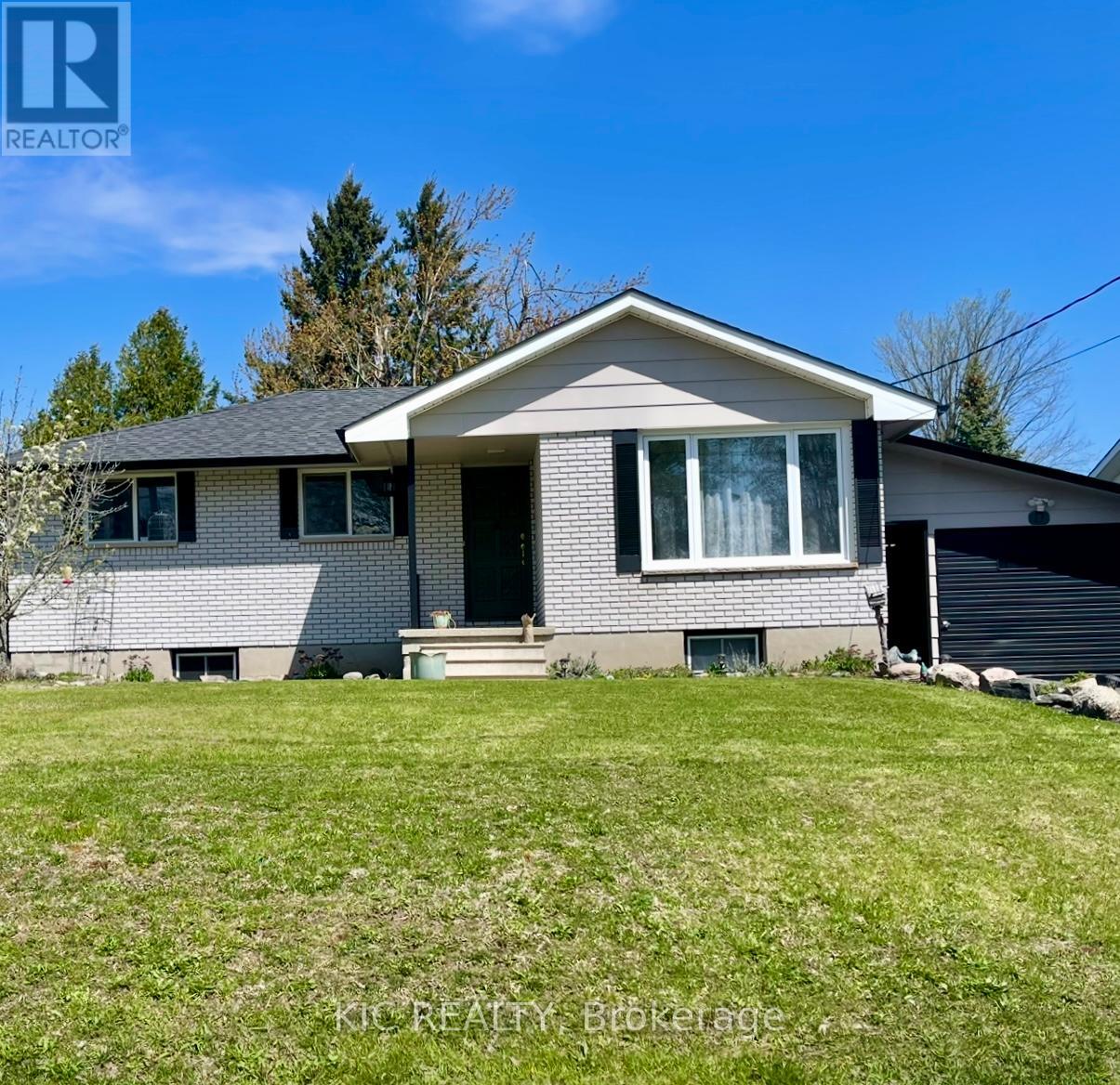 11 Mclean Avenue, Havelock-Belmont-Methuen (Havelock), Ontario  K0L 1Z0 - Photo 2 - X12277435