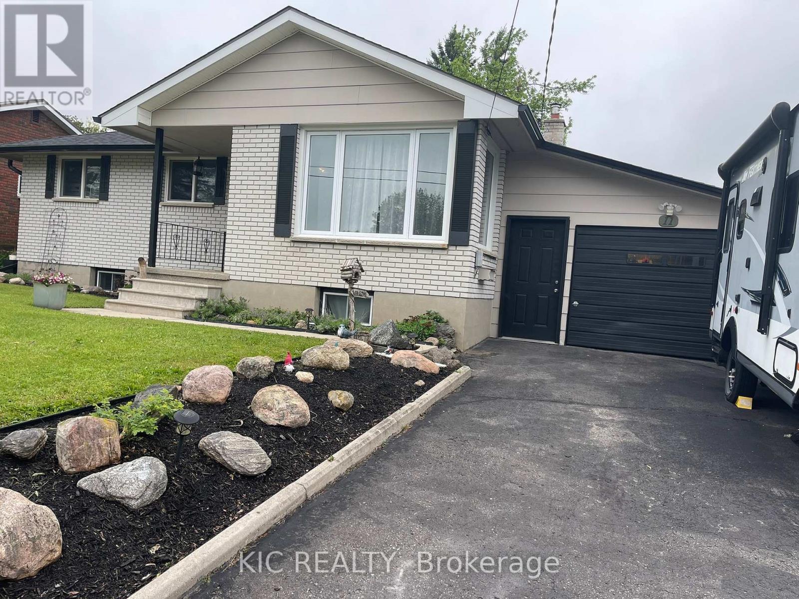 11 Mclean Avenue, Havelock-Belmont-Methuen (Havelock), Ontario  K0L 1Z0 - Photo 3 - X12277435