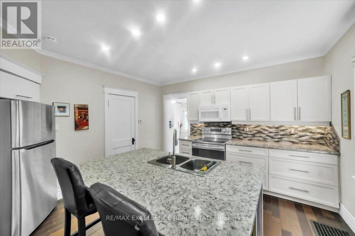 626 Downie Street, Peterborough Central (North), Ontario  K9H 4K3 - Photo 6 - X12277352