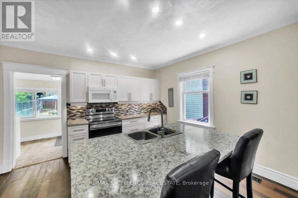 626 Downie Street, Peterborough Central (North), Ontario  K9H 4K3 - Photo 7 - X12277352