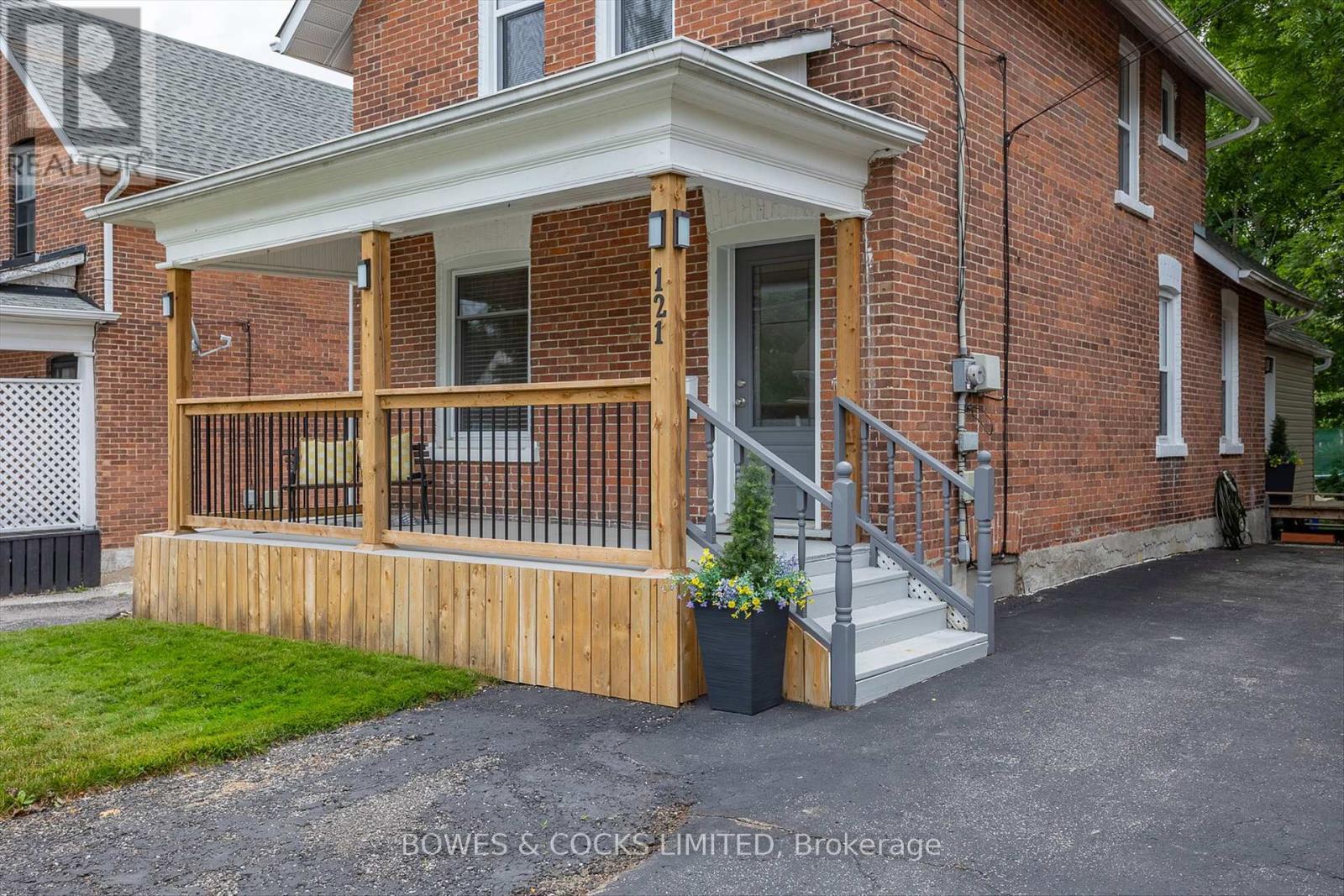 121 Durham Street W, Kawartha Lakes (Lindsay), Ontario  K9V 2R3 - Photo 3 - X12277530