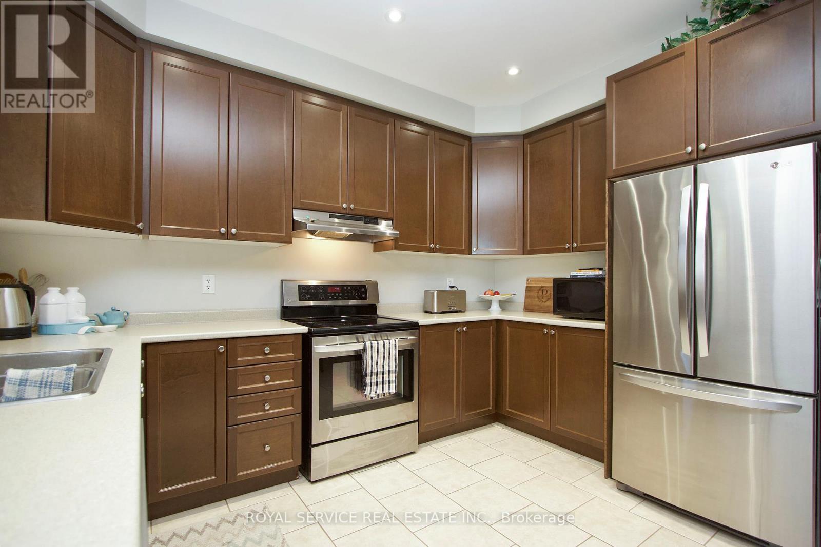 15 Thomas Woodlock Street, Clarington (Newcastle), Ontario  L1B 0C7 - Photo 15 - E12278334