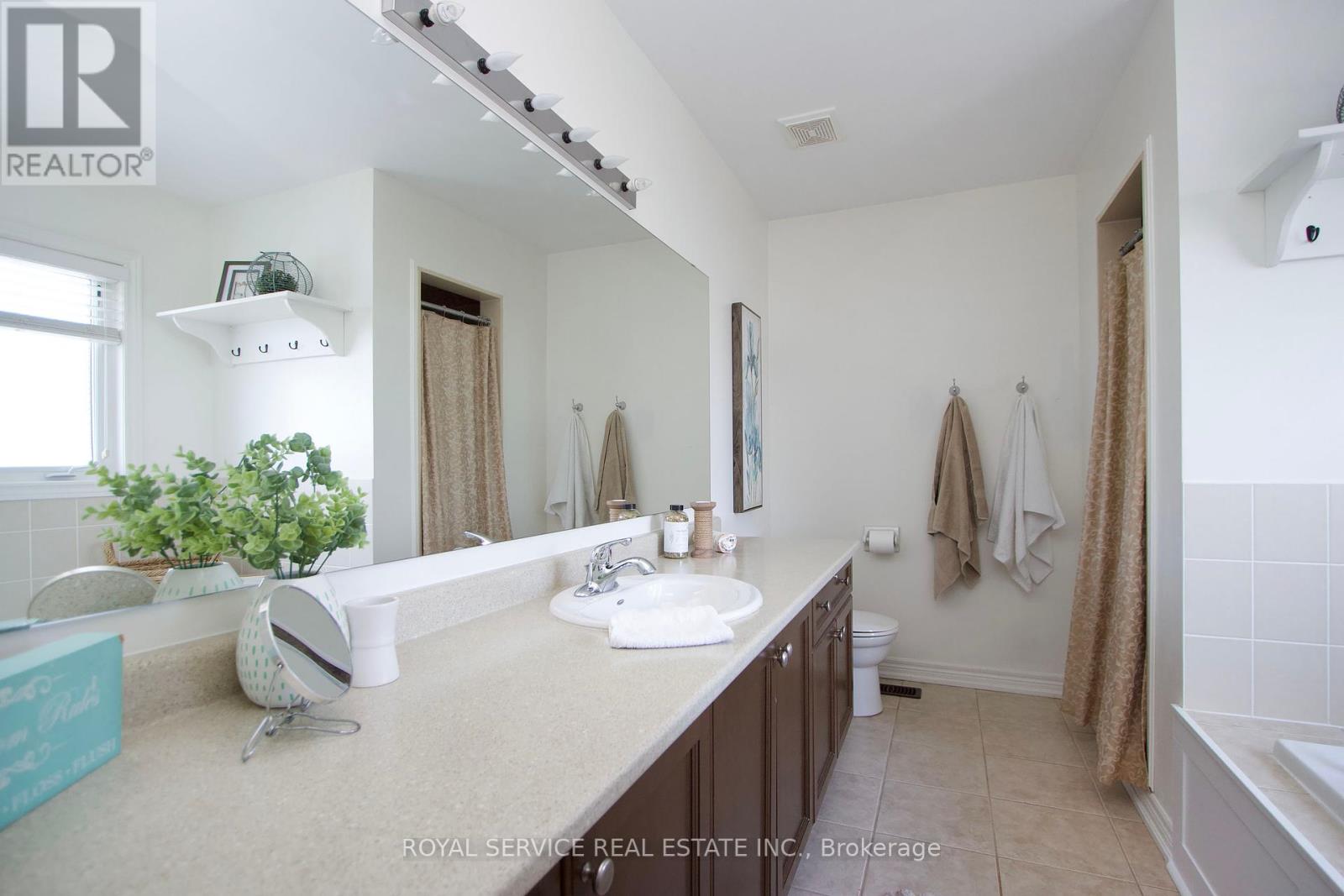 15 Thomas Woodlock Street, Clarington (Newcastle), Ontario  L1B 0C7 - Photo 21 - E12278334
