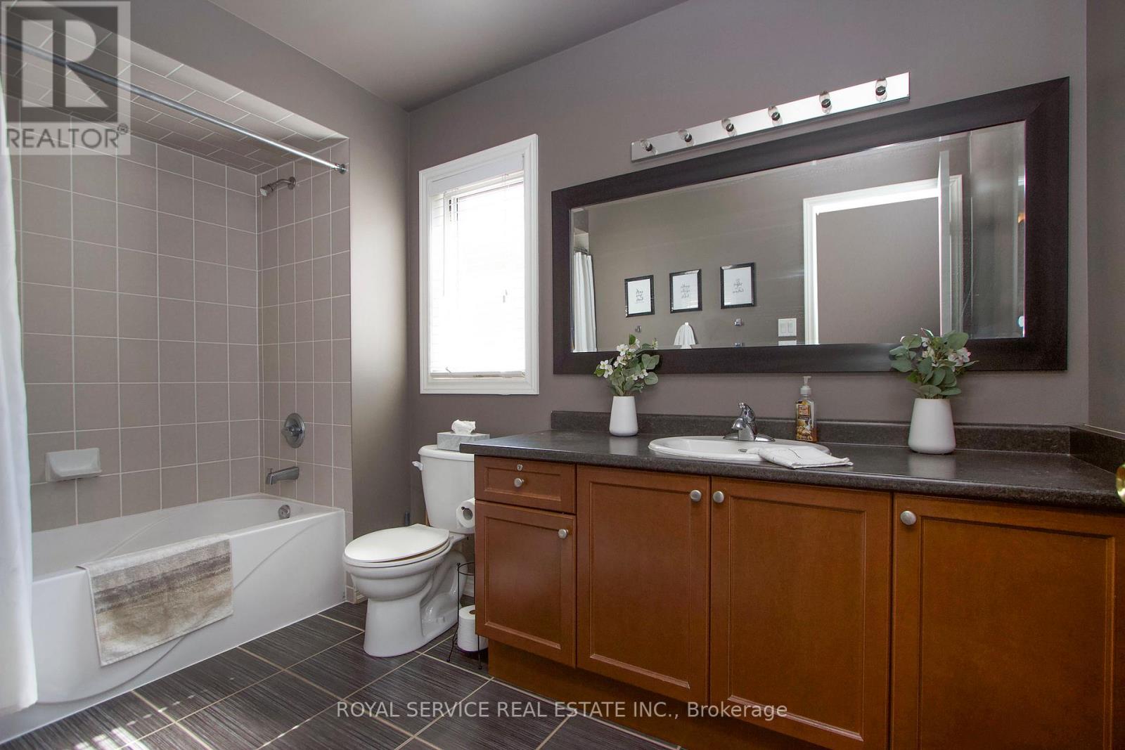 15 Thomas Woodlock Street, Clarington (Newcastle), Ontario  L1B 0C7 - Photo 27 - E12278334