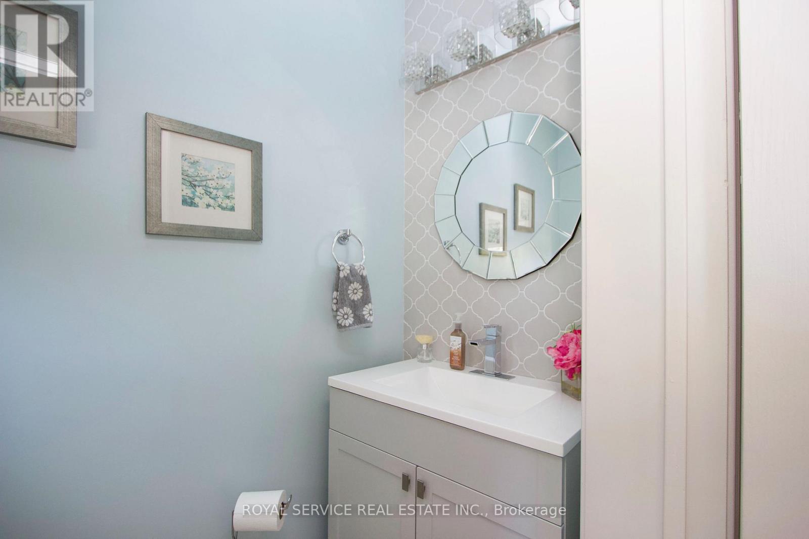 15 Thomas Woodlock Street, Clarington (Newcastle), Ontario  L1B 0C7 - Photo 6 - E12278334