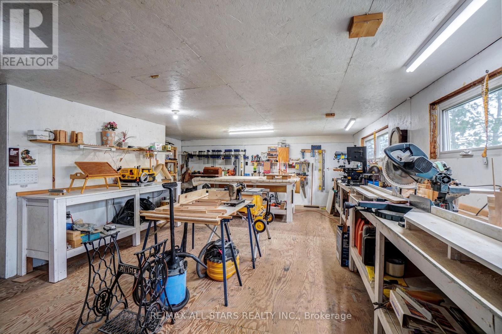 58 Ridgewood Road, Kawartha Lakes (Lindsay), Ontario  K9V 4R2 - Photo 38 - X12278387