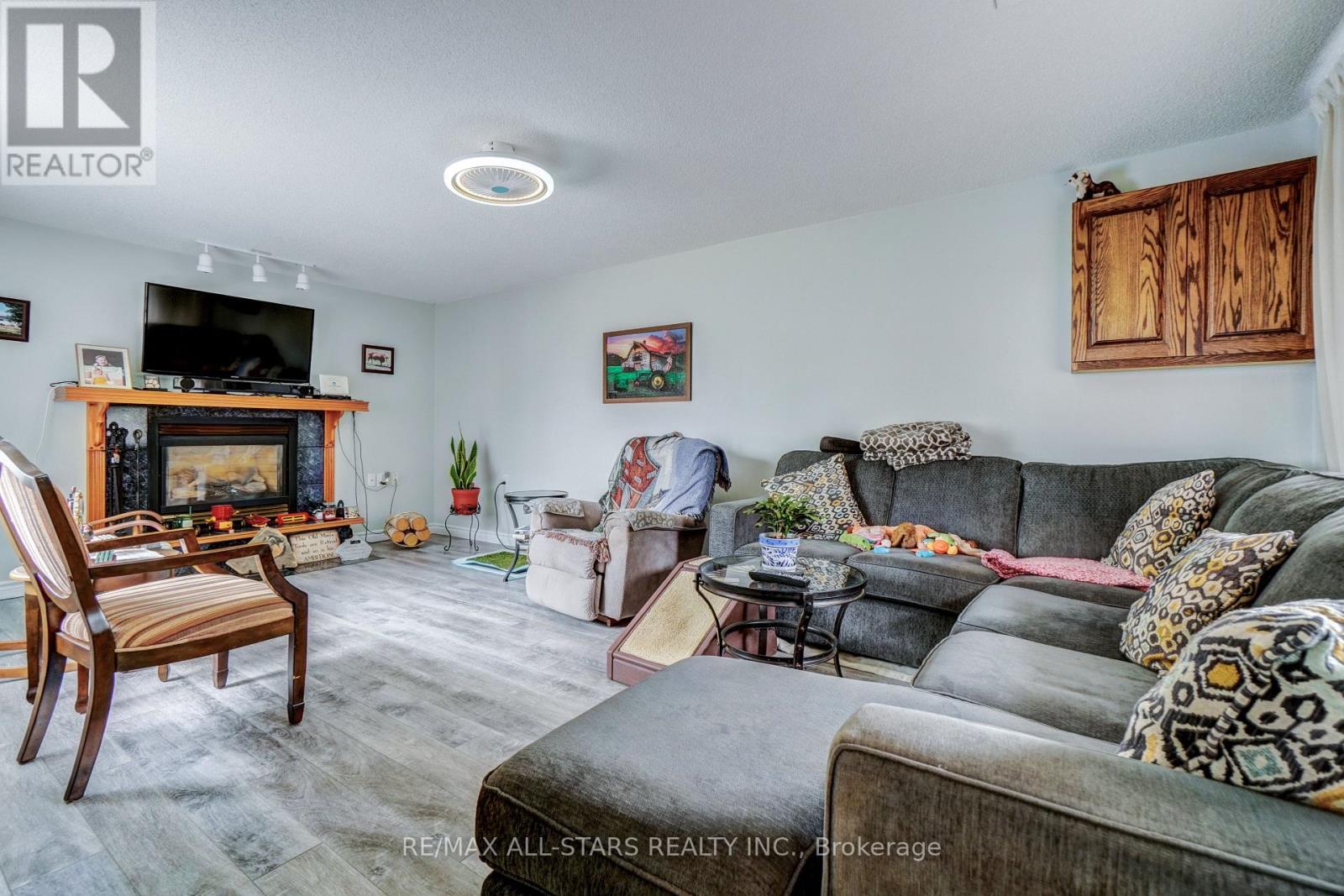 58 Ridgewood Road, Kawartha Lakes (Lindsay), Ontario  K9V 4R2 - Photo 4 - X12278387
