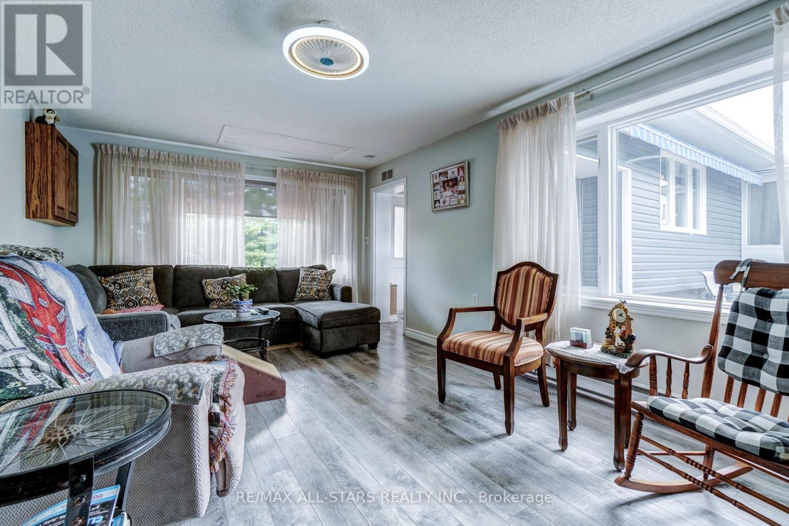 58 Ridgewood Road, Kawartha Lakes (Lindsay), Ontario  K9V 4R2 - Photo 5 - X12278387
