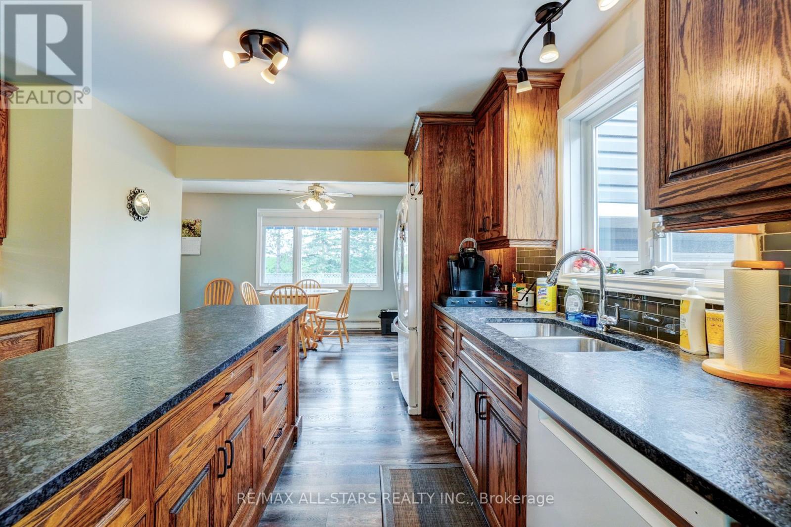 58 Ridgewood Road, Kawartha Lakes (Lindsay), Ontario  K9V 4R2 - Photo 8 - X12278387