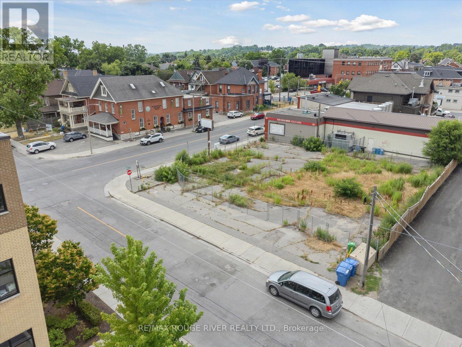 288 Charlotte Street, Peterborough Central (North), Ontario  K9J 2V5 - Photo 7 - X12278465