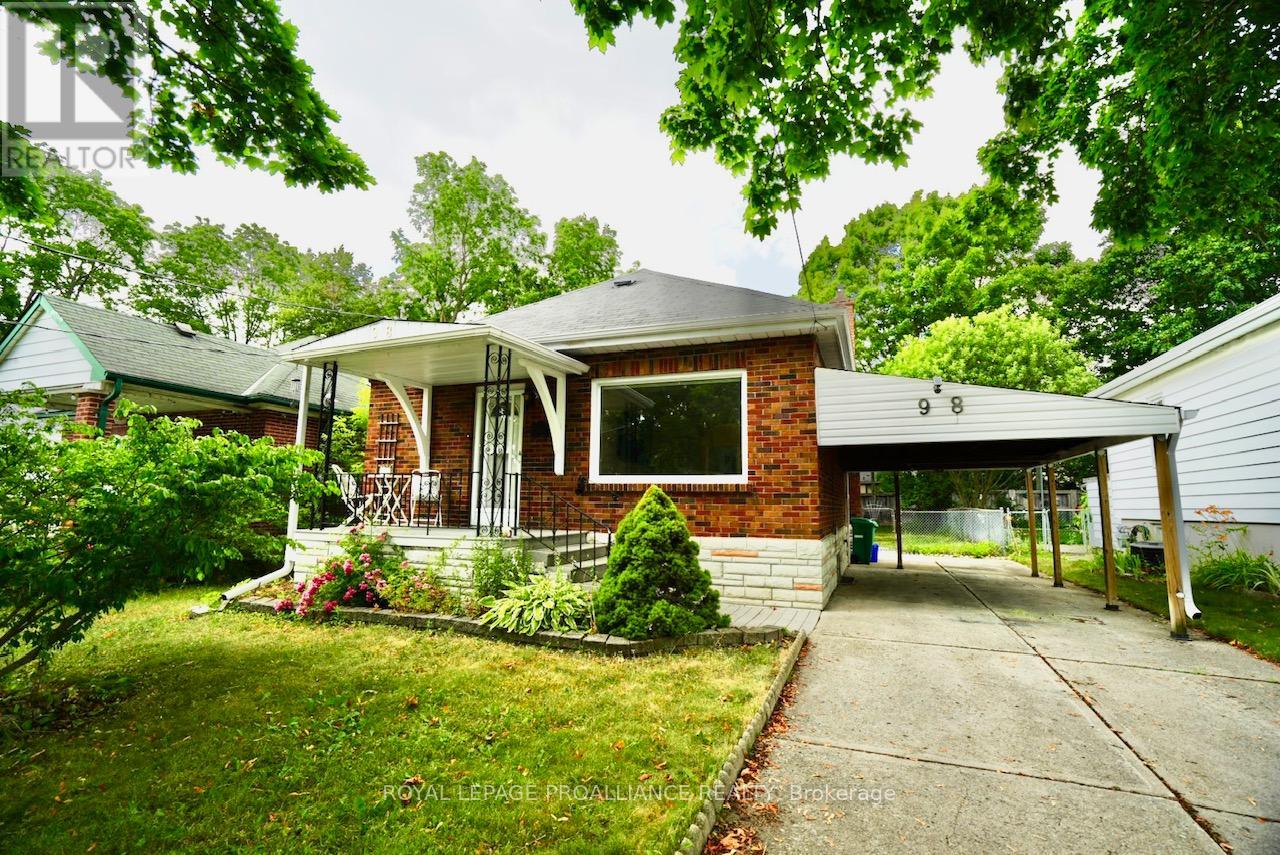 98 Ware Street, Peterborough Central (South), Ontario  K9J 2B7 - Photo 1 - X12278472