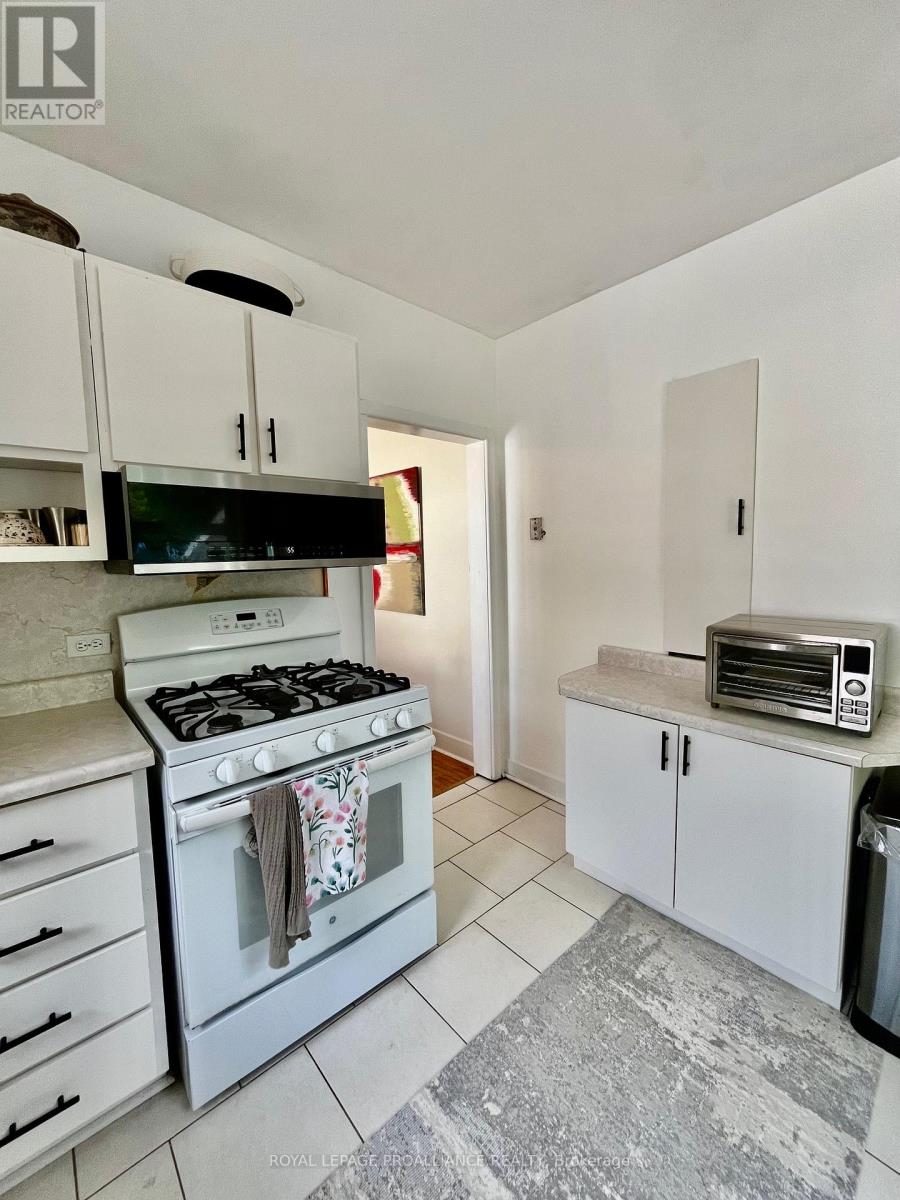 98 Ware Street, Peterborough Central (South), Ontario  K9J 2B7 - Photo 13 - X12278472