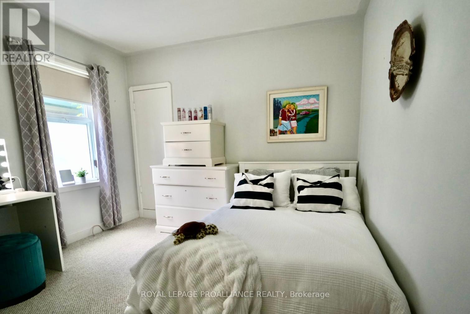 98 Ware Street, Peterborough Central (South), Ontario  K9J 2B7 - Photo 19 - X12278472