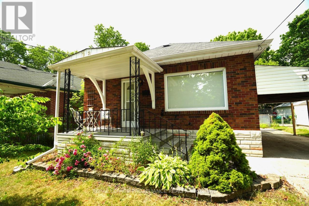 98 Ware Street, Peterborough Central (South), Ontario  K9J 2B7 - Photo 2 - X12278472