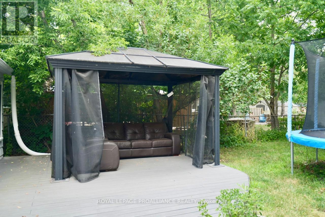 98 Ware Street, Peterborough Central (South), Ontario  K9J 2B7 - Photo 27 - X12278472