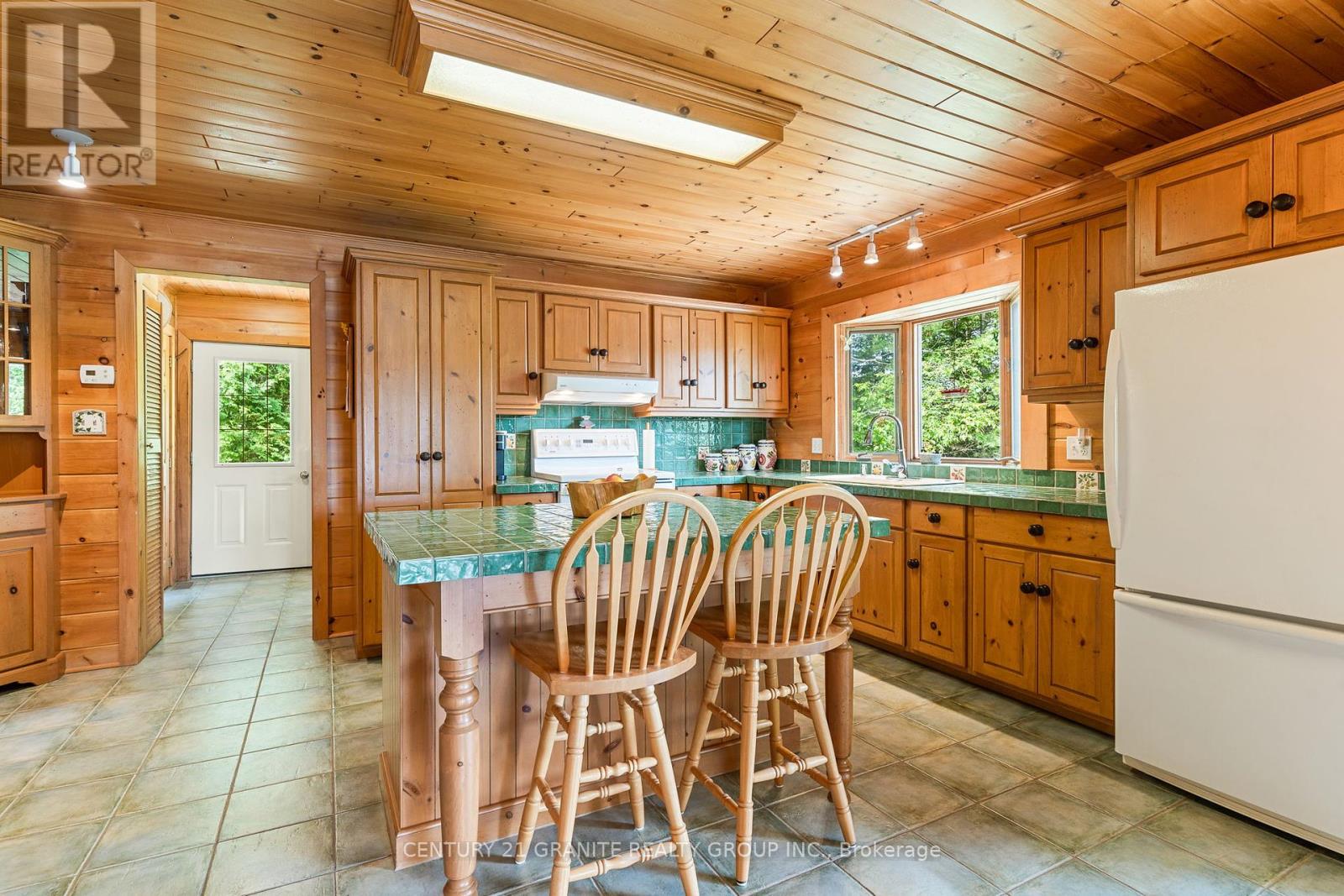 928 Lake St Peter Road, Hastings Highlands (Mcclure Ward), Ontario  K0L 2K0 - Photo 10 - X12278722