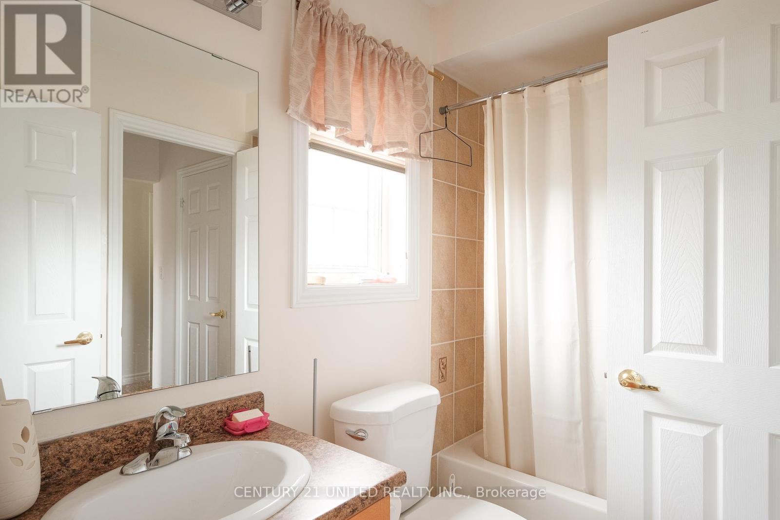 569 Garbutt Terrace, Peterborough North (South), Ontario  K9H 7S9 - Photo 6 - X12279055