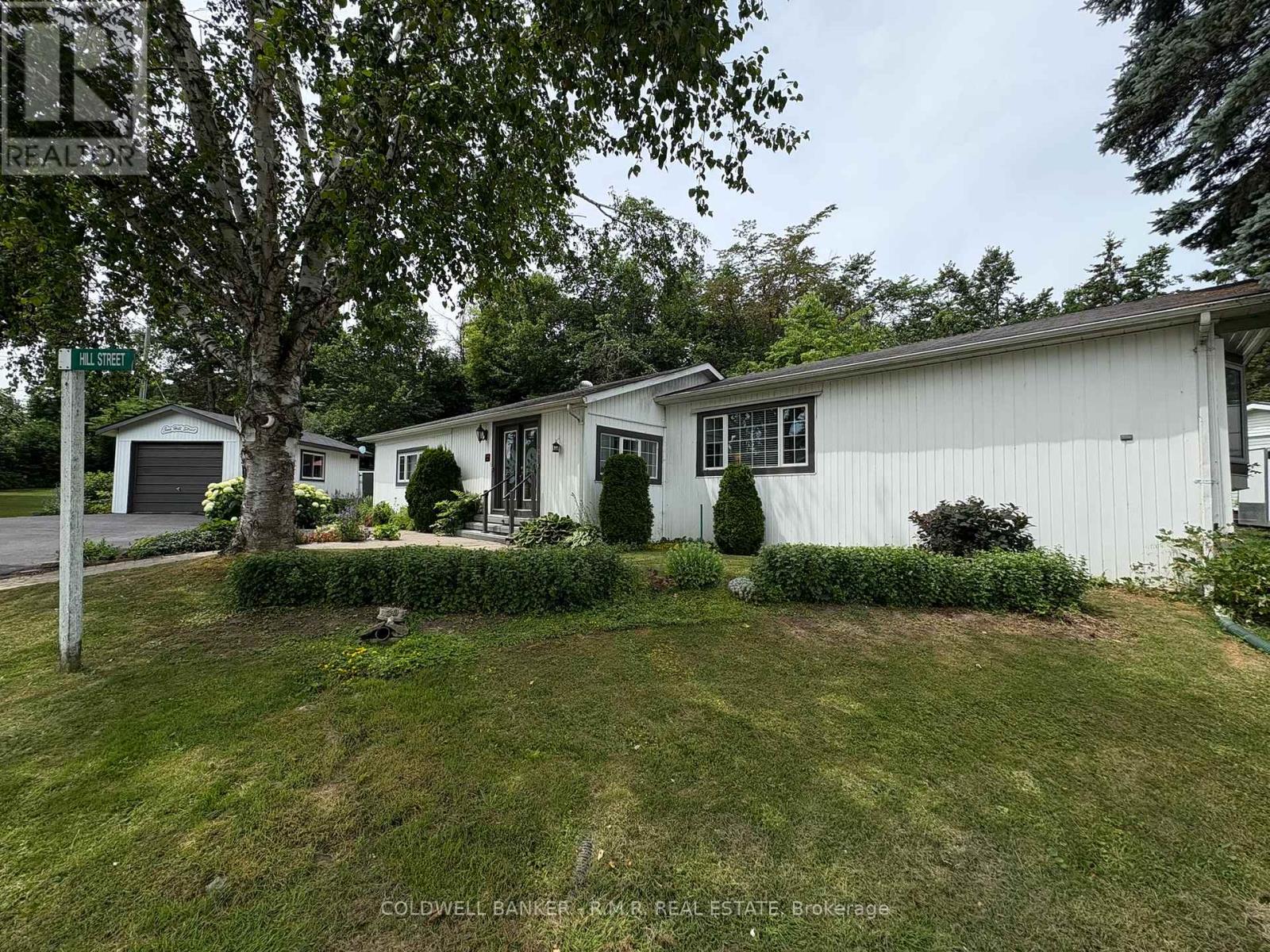 2 Hill Street, Kawartha Lakes (Fenelon), Ontario  K9V 0H5 - Photo 1 - X12279400