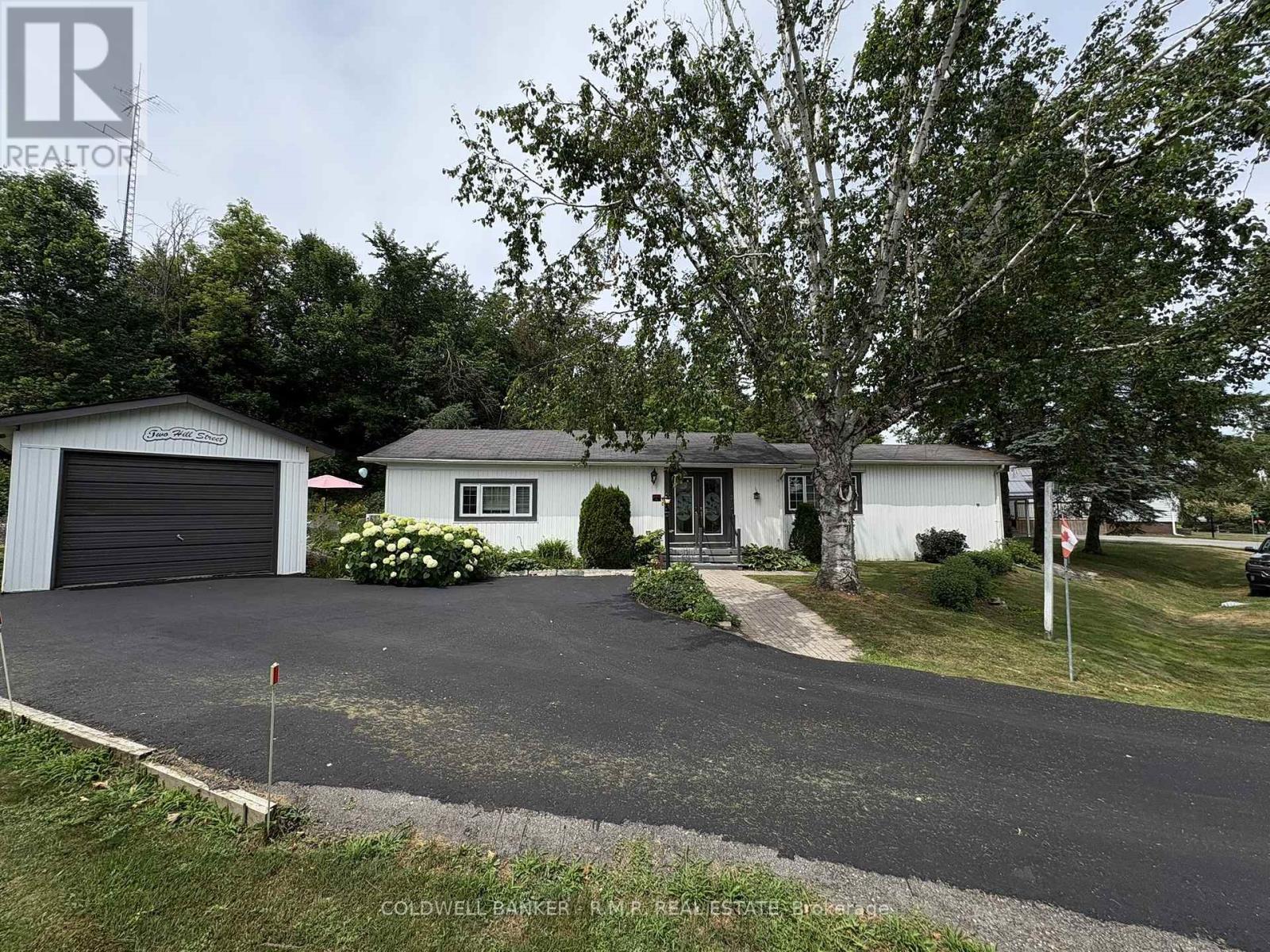 2 Hill Street, Kawartha Lakes (Fenelon), Ontario  K9V 0H5 - Photo 2 - X12279400