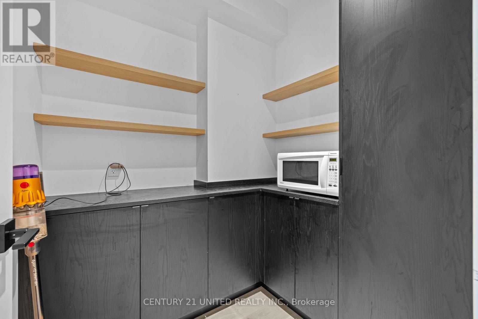 1213 Grandview Avenue, Peterborough Central (South), Ontario  K9J 5P7 - Photo 8 - X12279423