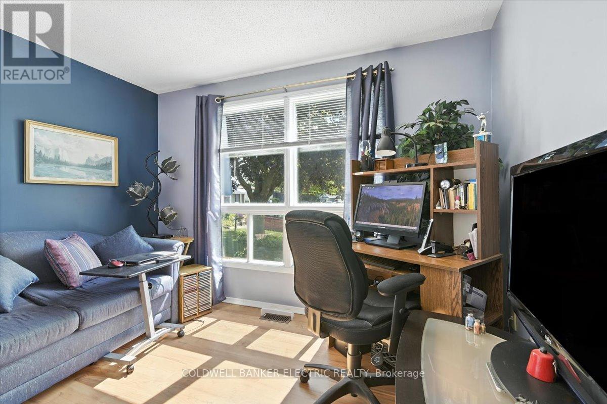 18 Loyalist Court, Clarington (Newcastle), Ontario  L1B 1A8 - Photo 4 - E12279816