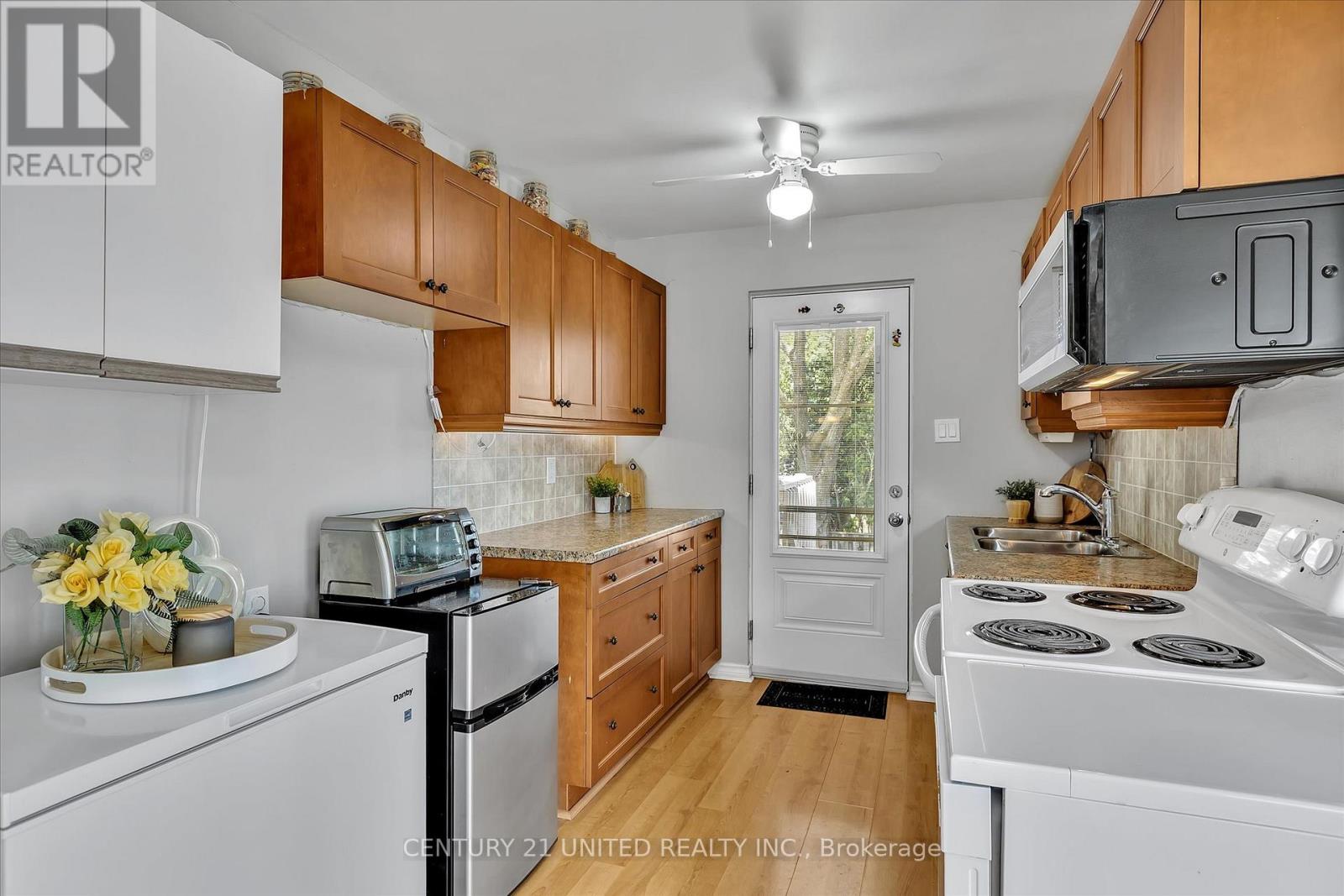 541 Crystal Drive, Peterborough South (East), Ontario  K9J 8H7 - Photo 11 - X12279695
