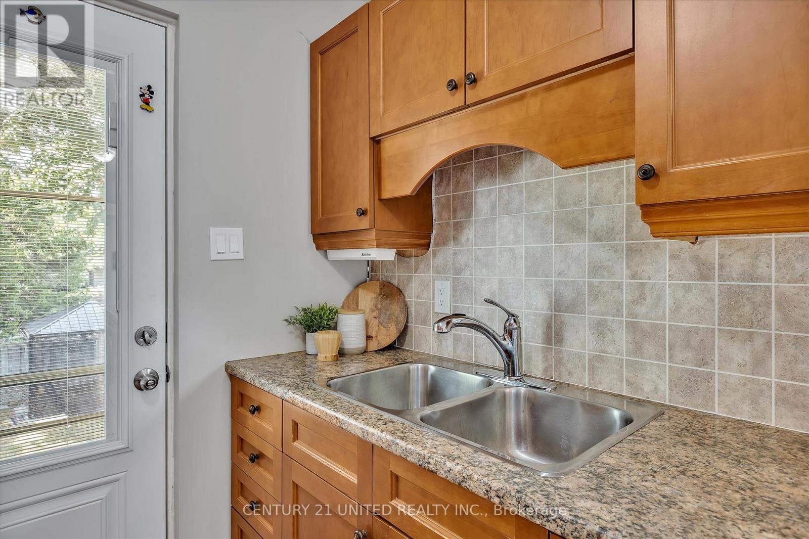 541 Crystal Drive, Peterborough South (East), Ontario  K9J 8H7 - Photo 13 - X12279695