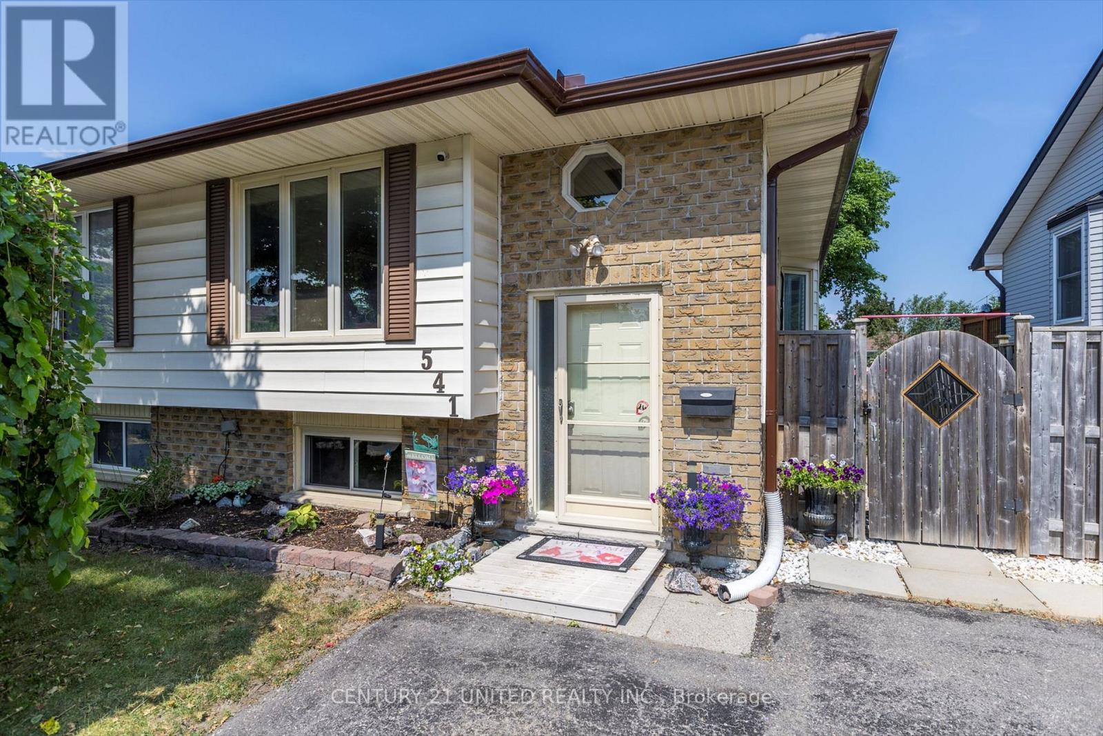 541 Crystal Drive, Peterborough South (East), Ontario  K9J 8H7 - Photo 4 - X12279695