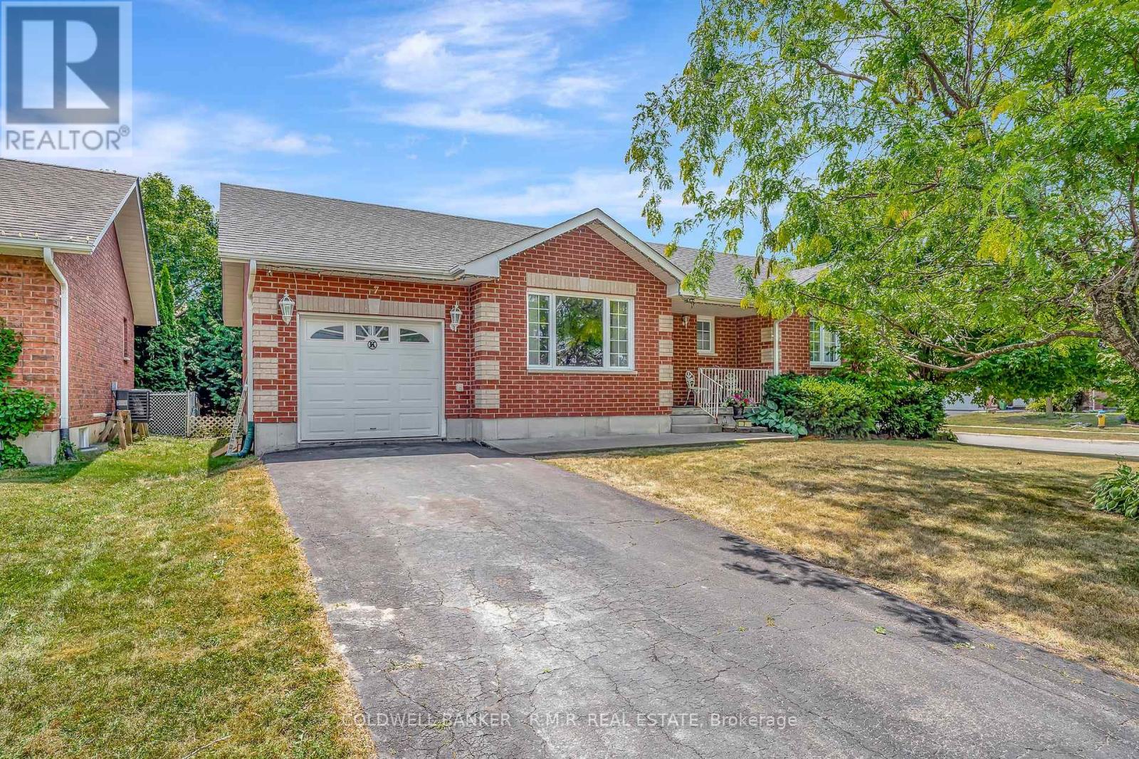 7 Eakins Crescent, Kawartha Lakes (Lindsay), Ontario  K9V 6H8 - Photo 1 - X12280016