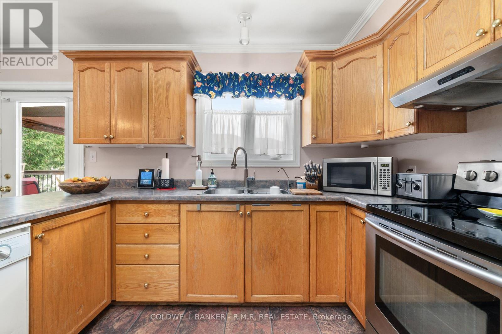 7 Eakins Crescent, Kawartha Lakes (Lindsay), Ontario  K9V 6H8 - Photo 18 - X12280016