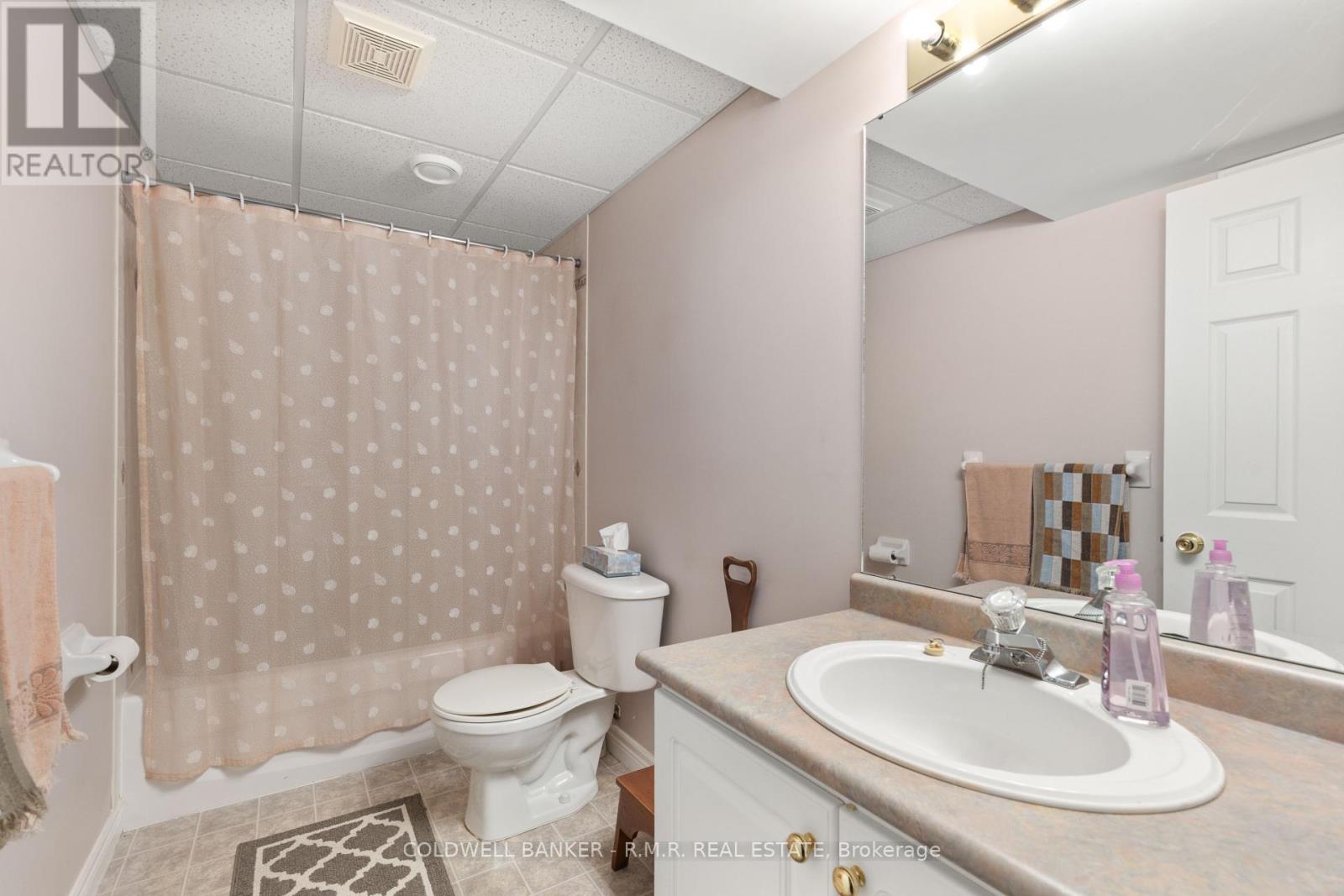 7 Eakins Crescent, Kawartha Lakes (Lindsay), Ontario  K9V 6H8 - Photo 34 - X12280016
