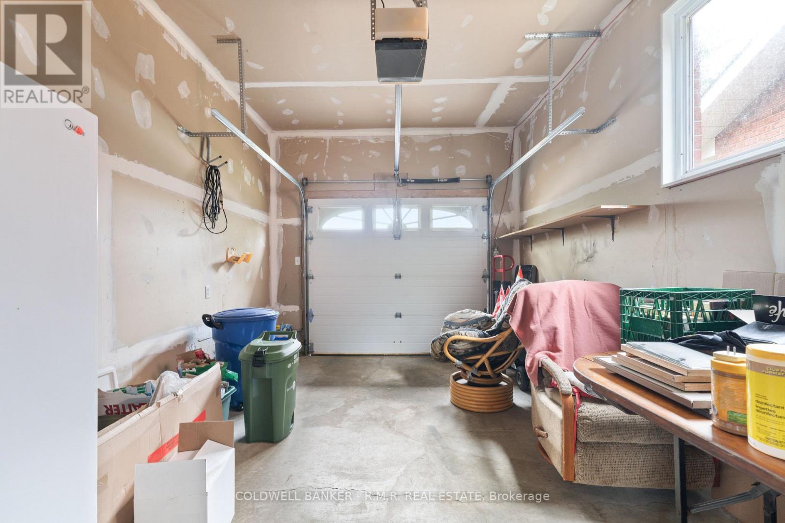 7 Eakins Crescent, Kawartha Lakes (Lindsay), Ontario  K9V 6H8 - Photo 37 - X12280016