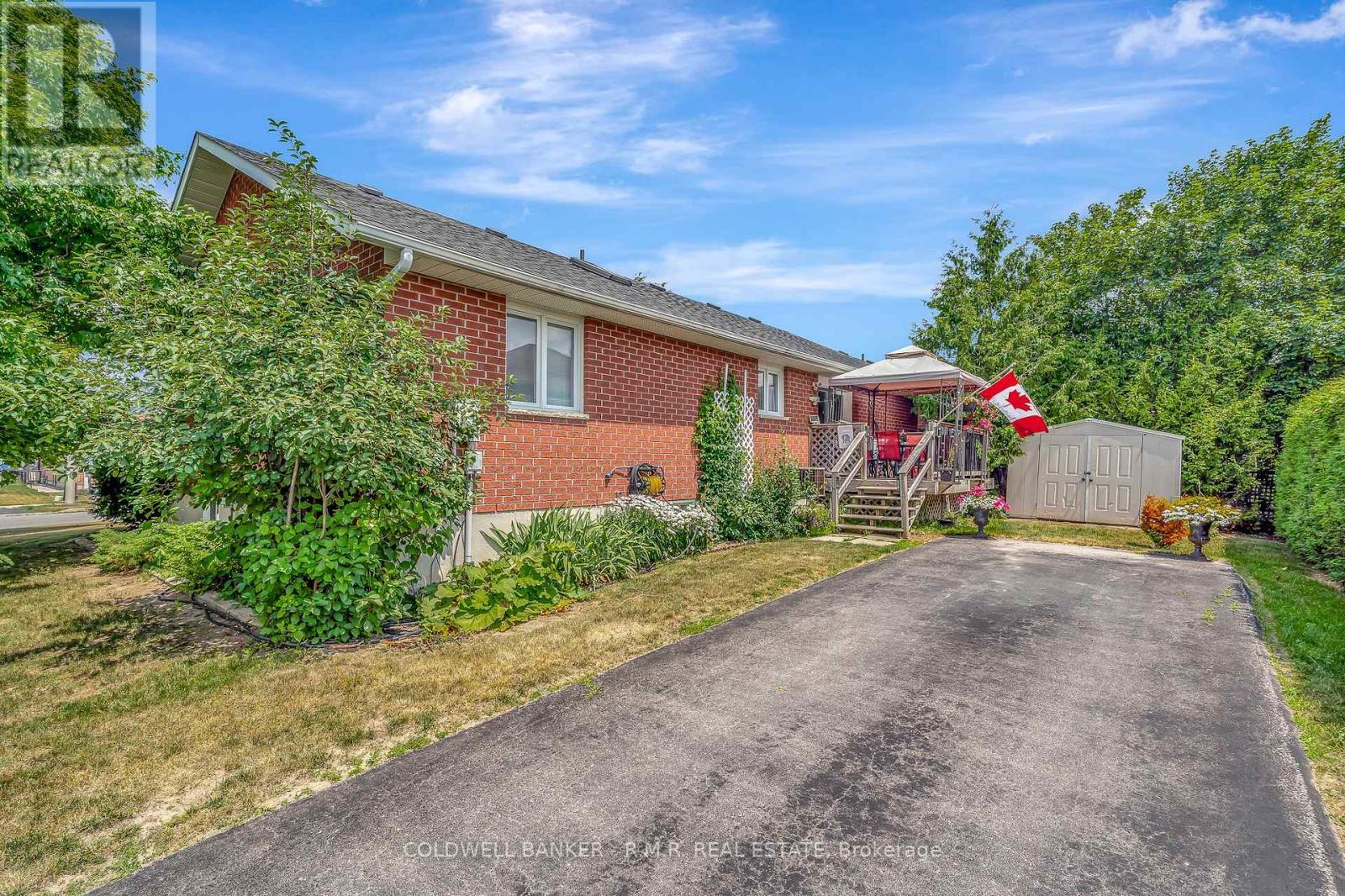 7 Eakins Crescent, Kawartha Lakes (Lindsay), Ontario  K9V 6H8 - Photo 4 - X12280016