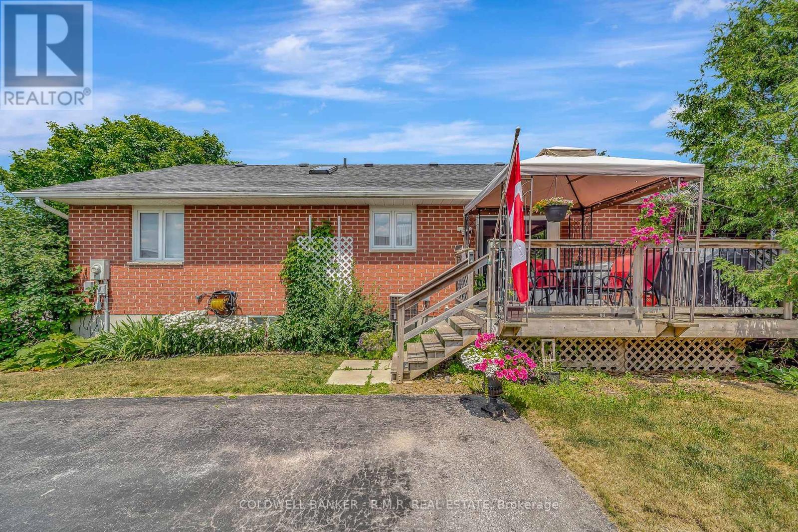 7 Eakins Crescent, Kawartha Lakes (Lindsay), Ontario  K9V 6H8 - Photo 5 - X12280016